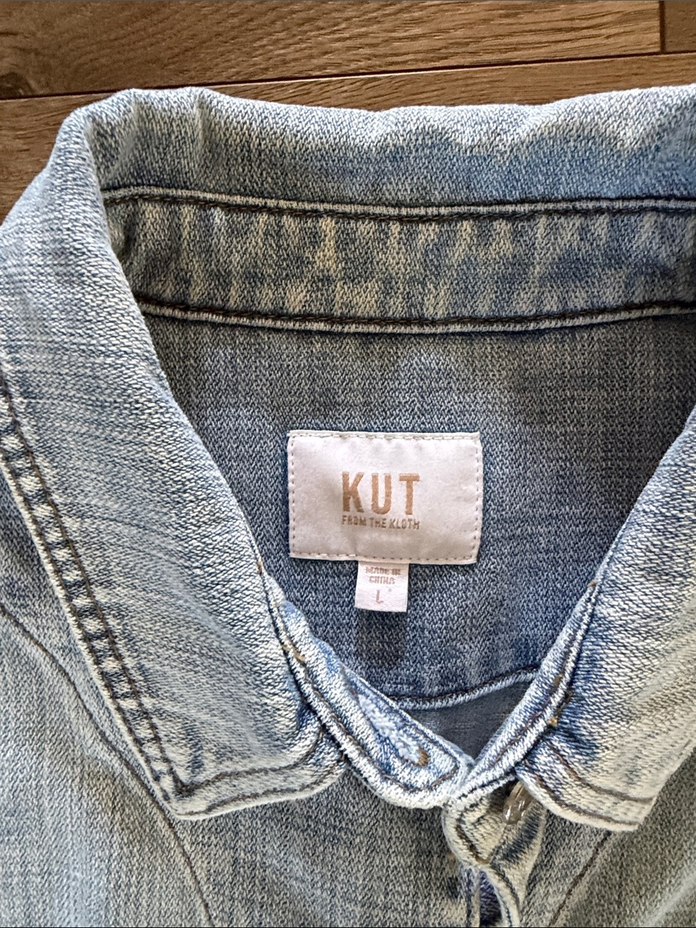 NWOT Kut from the Kloth Bailey Light Blue Denim Button Up - Picture 2 of 5